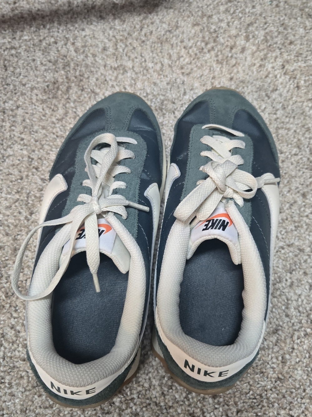 Nike Low-Top Sneakers in Forest Green and Cream